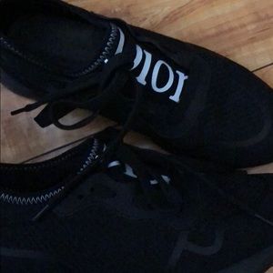 Black comfy sneaker, worn 2-3x.
